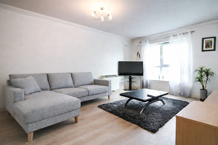 2 Bedroom Flat To Rent In Westferry Road, London, E14