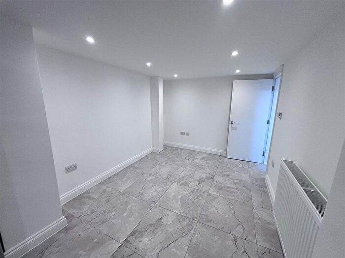 1 Bedroom Flat To Rent In Allen Road, Hackney, London, N16