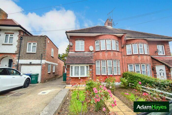 3 Bedroom Semi-Detached House To Rent In Saddlescombe Way, Woodside Park, N12