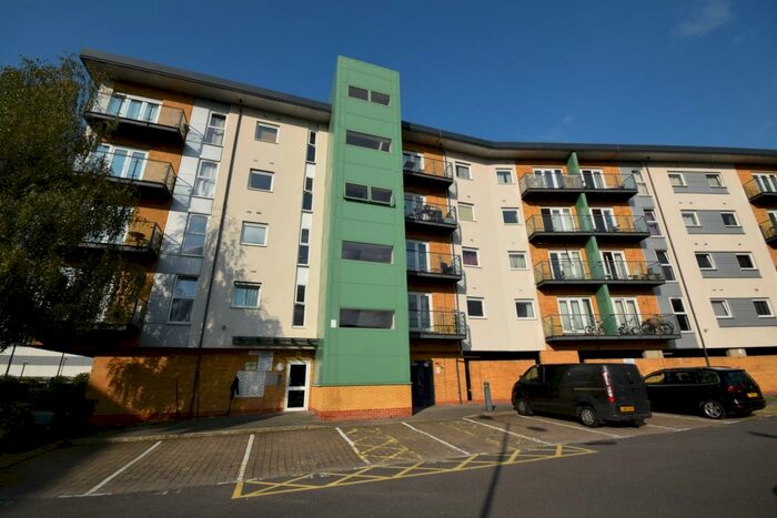 2 Bedroom Flat To Rent In Parkhouse Court, Hatfield, AL10