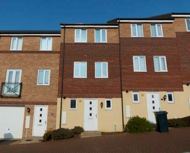 4 Bedroom Town House To Rent In Teasel Way, Hampton, Peterborough, PE7