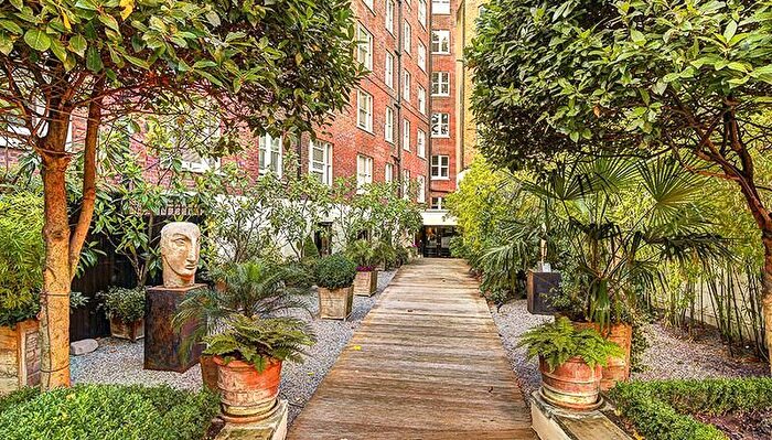 Studio To Rent In Hill Street, London, W1J