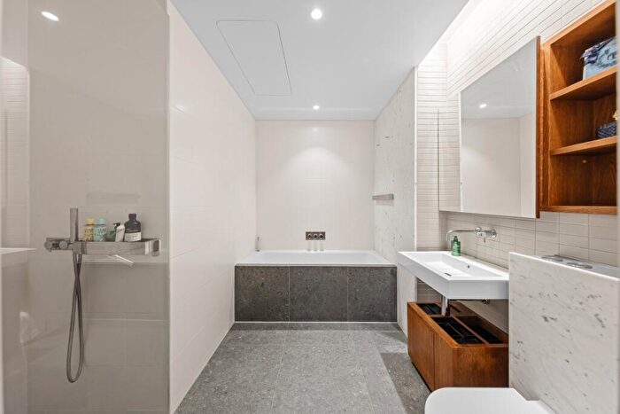 2 Bedroom Apartment For Sale In Dominion House, Bartholomew Close London, EC1A - Photo 9