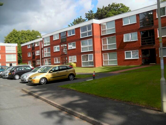 2 Bedroom Apartment To Rent In Ingatestone Drive, Stourbridge, West Midlands, DY8