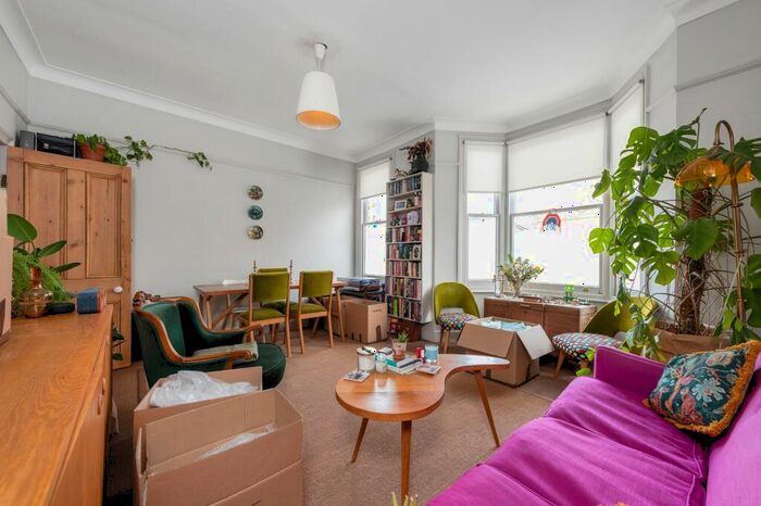 2 Bedroom Flat To Rent In Barretts Grove, London, N16