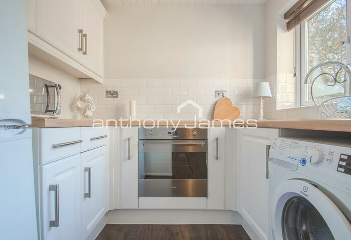 1 Bedroom Apartment To Rent In Kempton Close, Erith, Kent, DA8