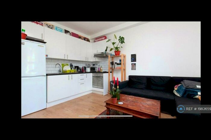 3 Bedroom Flat To Rent In Downs Road, London, E5