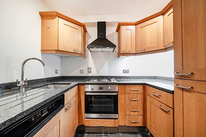 2 Bedroom Flat To Rent In Kingsley Mews, Wapping, E1W