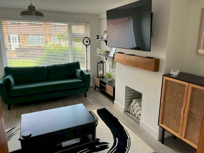 3 Bedroom Semi-Detached House To Rent In Ashwicke, Bristol, BS14