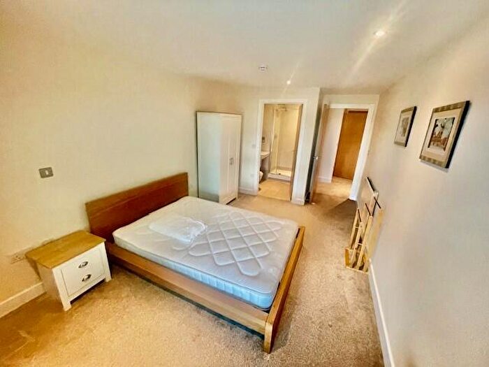 2 Bedroom Apartment To Rent In Mackenzie House Leeds, LS10