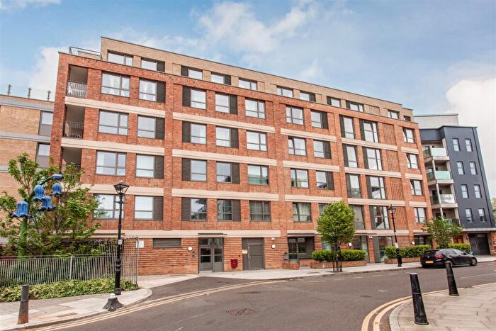 2 Bedroom Flat For Sale In Morville Street, Bow, E3