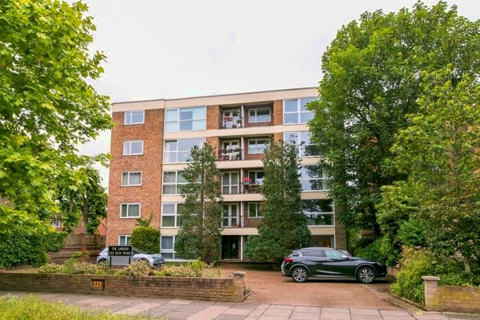 2 Bedroom Flat To Rent In The Lindens, Kew Road, Kew, Richmond, Surrey, TW9