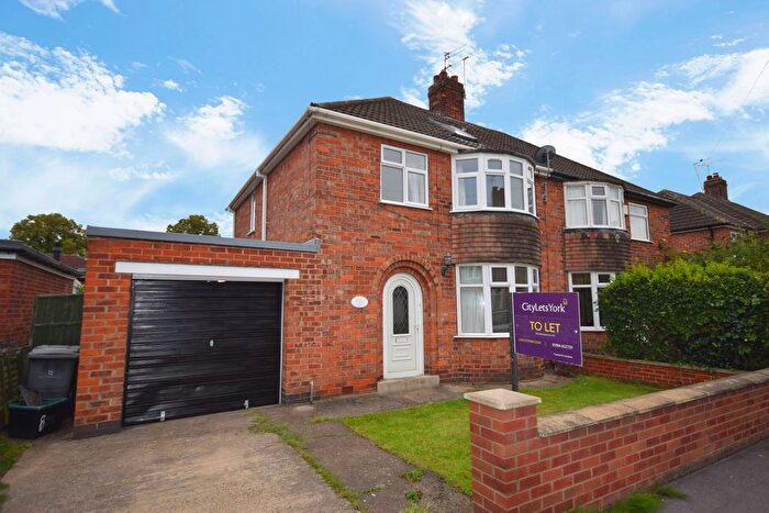 4 Bedroom Semi-Detached House To Rent In Hyrst Grove, York, YO31