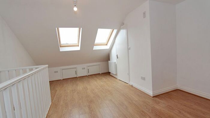 Studio To Rent In Summers Lane, North Finchley, N12
