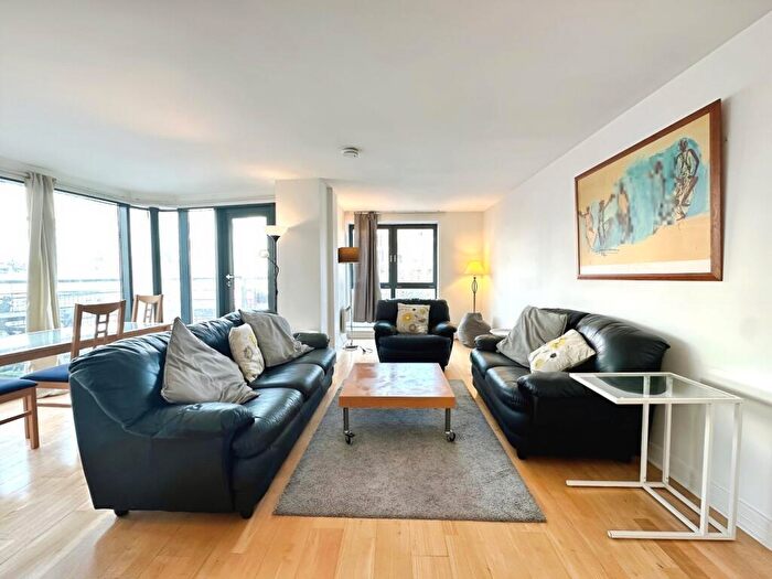 2 Bedroom Flat To Rent In Calverley Street, Leeds, West Yorkshire, LS1