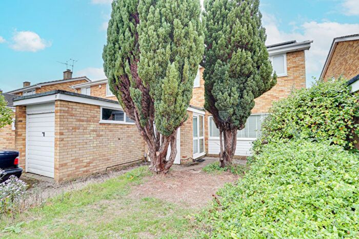 3 Bedroom Link Detached House For Sale In Dubrae Close, St. Albans, AL3