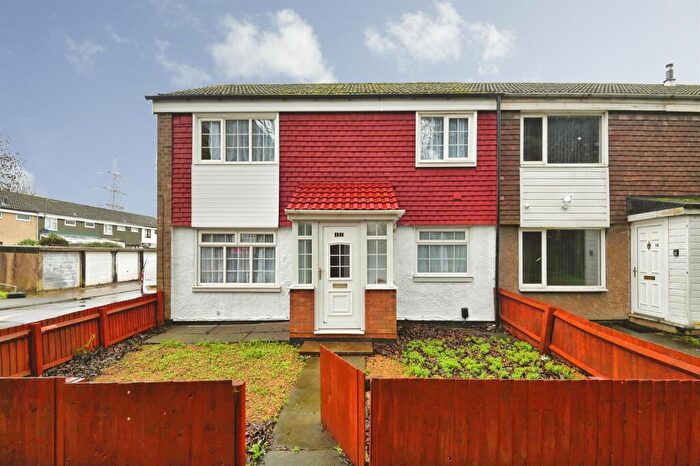3 Bedroom End Of Terrace House For Sale In Tipperary Close, Birmingham, B36