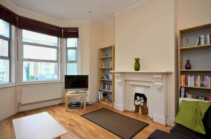 2 Bedroom Flat To Rent In Hubert Grove, Clapham, SW9