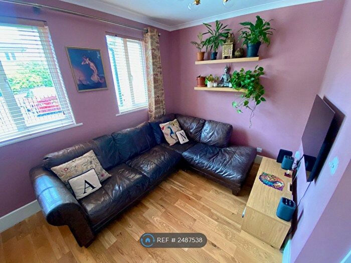 2 Bedroom Flat To Rent In Mermaid Court, London, E8