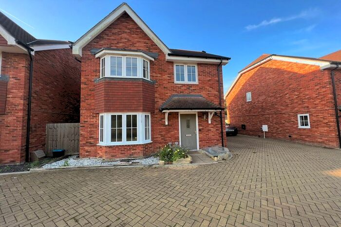 4 Bedroom Detached House To Rent In Weston Avenue, Broadbridge Heath, Horsham, West Sussex, RH12