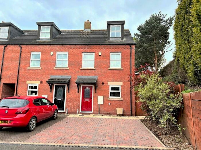 3 Bedroom Property To Rent In Flaxen Field, Bilston, WV14