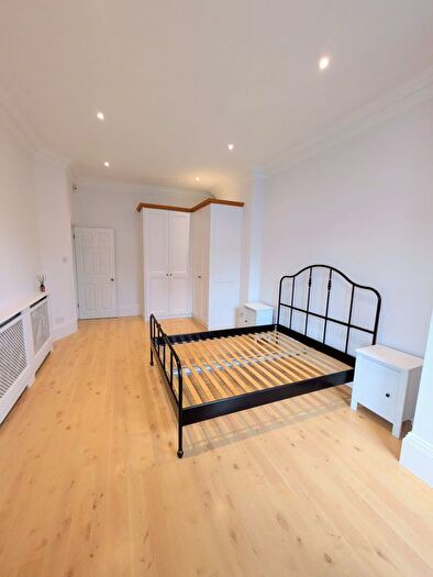 3 Bedroom Flat To Rent In The Drive, Ilford, IG1