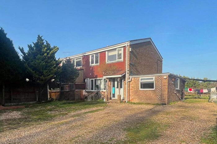 3 Bedroom Semi Detached House For Sale In Water Lane, Farnham, Surrey, GU9