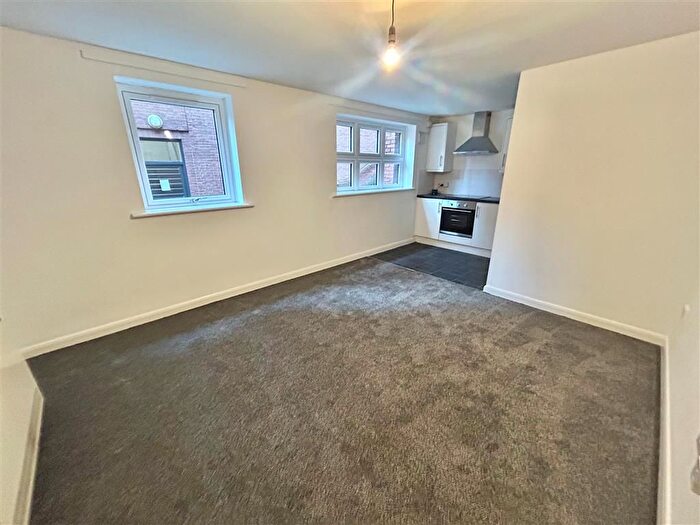 2 Bedroom Flat To Rent In Chardlace Walk, Nottingham, NG1