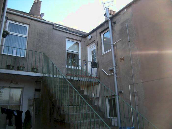 2 Bedroom Flat To Rent In Elliothill Street, Dunfermline, Fife, KY11