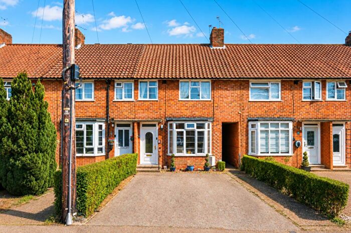 3 Bedroom Terraced House For Sale In Handside Lane, Welwyn Garden City, Hertfordshire, AL8