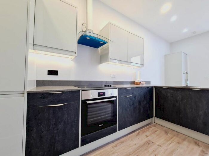 2 Bedroom Flat To Rent In Lancaster Road, New Barnet, Barnet EN4