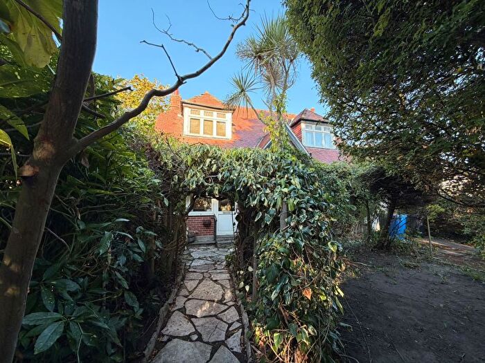 3 Bedroom Detached House For Sale In Mayfield Avenue, Poole, Dorset, BH14