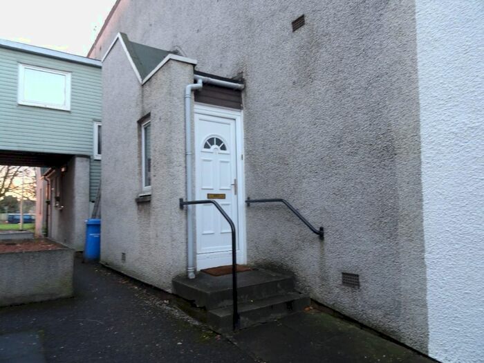 2 Bedroom Maisonette To Rent In Craigie Drive, Craigie, Dundee, DD4