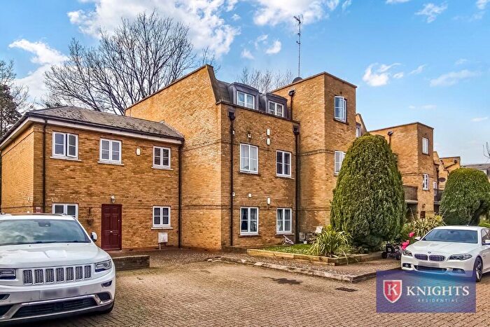 2 Bedroom Flat For Sale In Fontaine Court, High Street, London, N14