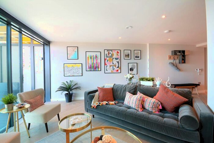 2 Bedroom Flat To Rent In Churchyard Row, Elephant And Castle, London, SE11