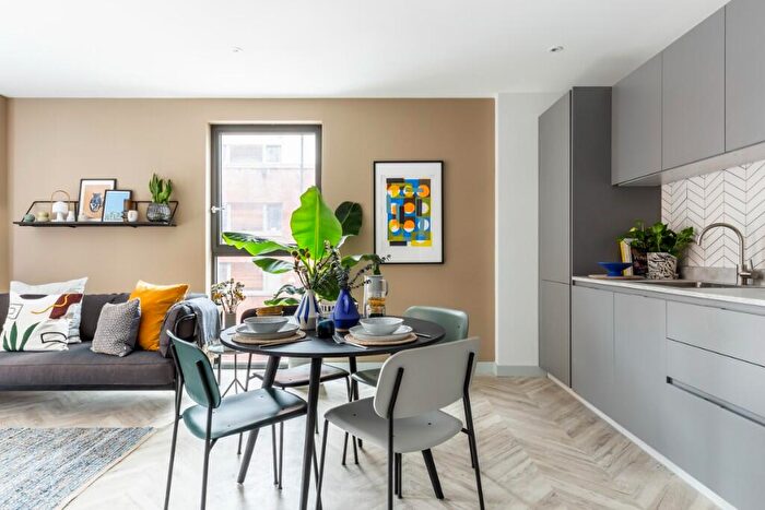 2 Bedroom Apartment To Rent In Dovetail, Box Makers Yard, BS2