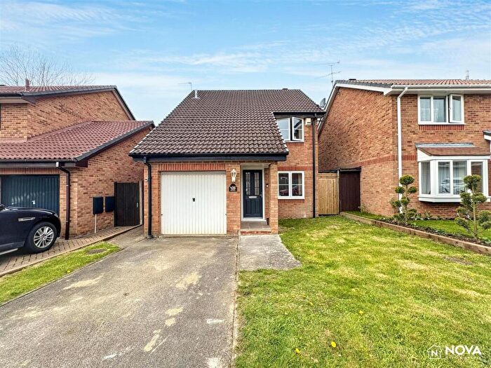 3 Bedroom Detached House For Sale In Catesby Green, Luton, LU3