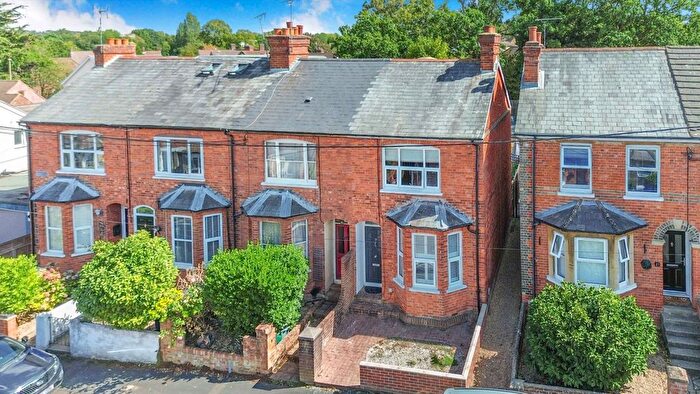 3 Bedroom End Of Terrace House For Sale In New Road, Blackwater, GU17