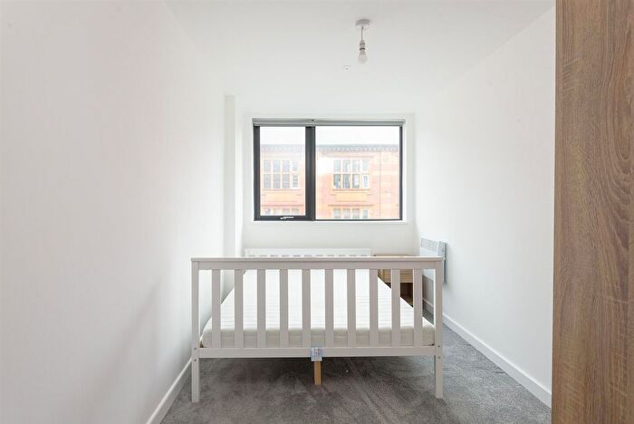 3 Bedroom Flat To Rent In Qube, West Street, S1