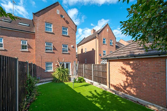4 Bedroom End Of Terrace House For Sale In Curo Park, Frogmore, St. Albans, Hertfordshire, AL2