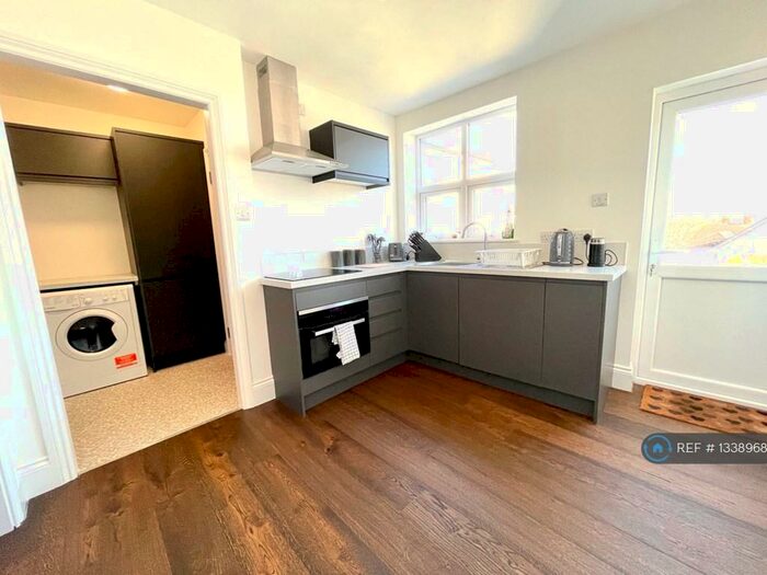 2 Bedroom Flat To Rent In Wells Road, Bristol, BS14