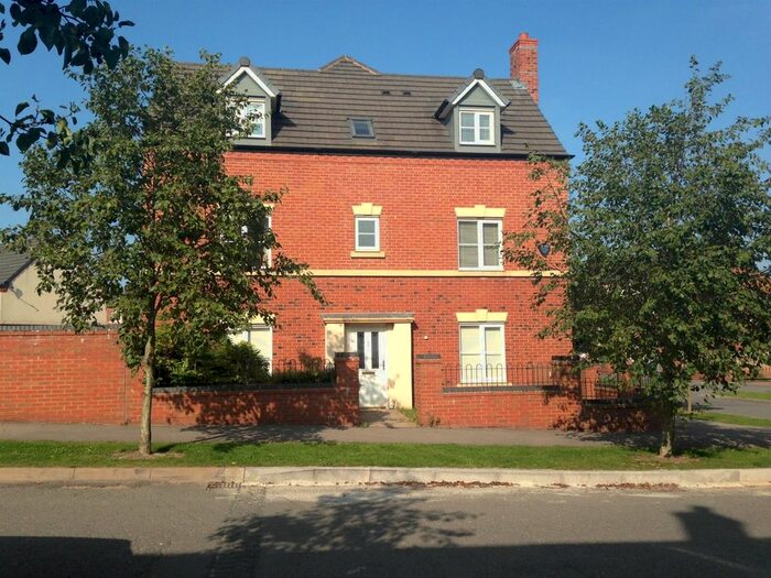 5 Bedroom Town House To Rent In Bainbridge Road, Smethwick, B66