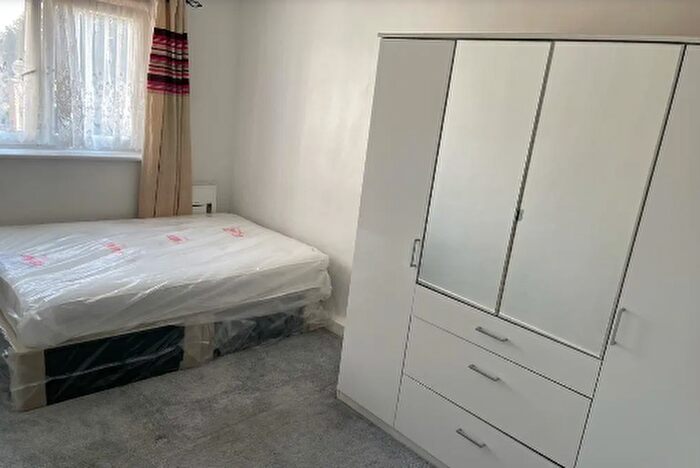 4 Bedroom Flat To Rent In Cambridge Heath Road, London, E1