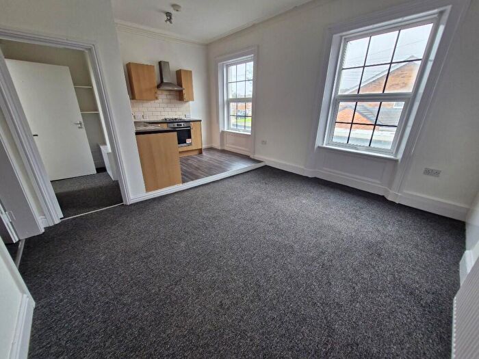 2 Bedroom Flat To Rent In Bebington Road, Birkenhead, Wirral, Merseyside, CH42