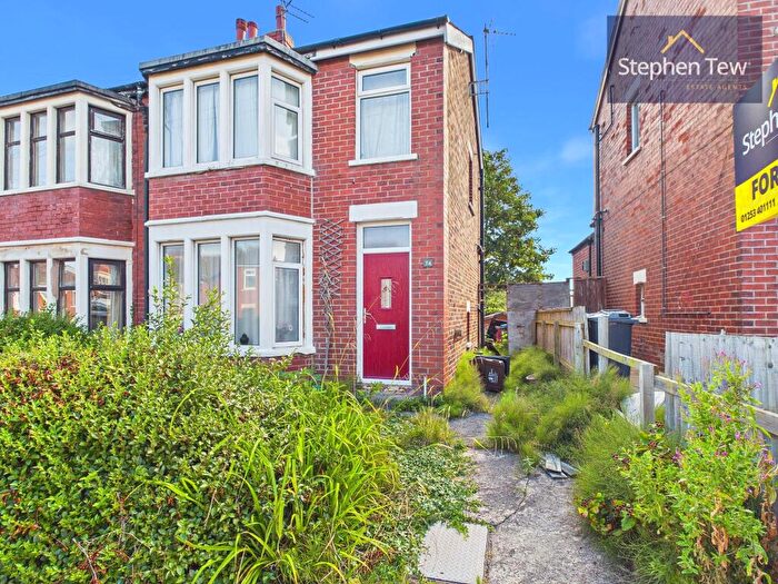 3 Bedroom Semi-Detached House For Sale In Torsway Avenue, Blackpool, FY3