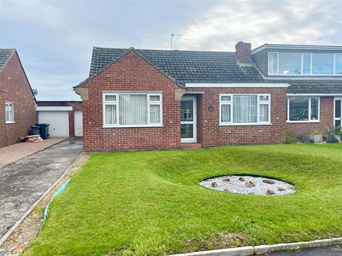 3 Bedroom Semi Detached Bungalow For Sale In Norris Close, Chiseldon, Swindon, SN4
