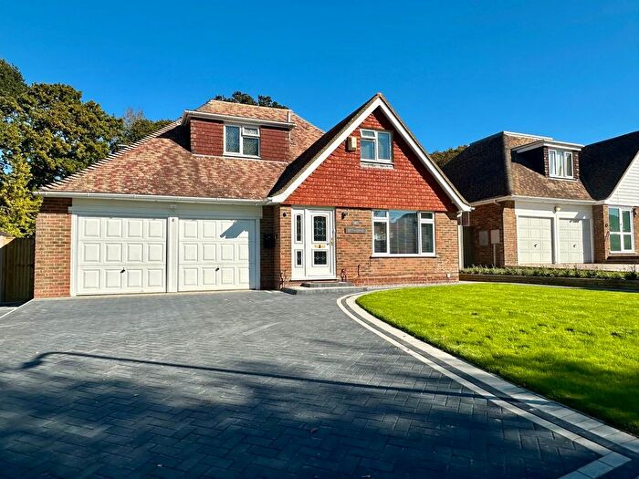 4 Bedroom Chalet For Sale In Fryatts Way, Bexhill-On-Sea, TN39