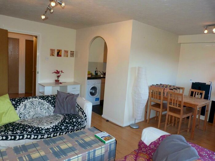 2 Bedroom Flat To Rent In Barnfield Place, E14