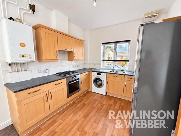 2 Bedroom Apartment To Rent In Ray Road, West Molesey, KT8