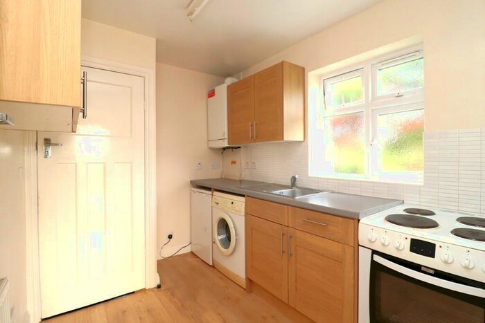 2 Bedroom Apartment To Rent In Fareham, Hampshire, PO16
